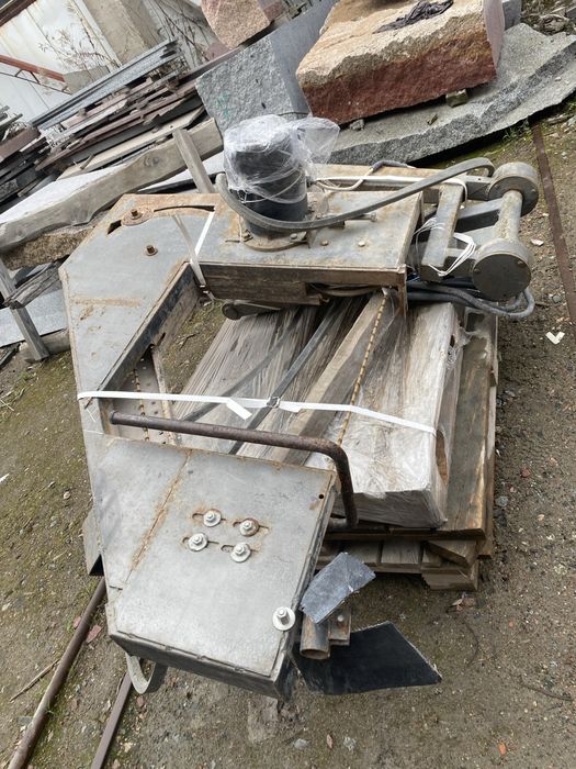 Станок по різці каменю (тросовик)