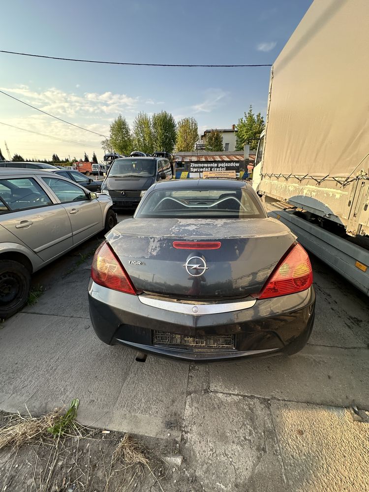 Opel Tigra B Z13DT Cabrio na części 1.3 Tigra B wszystkie części