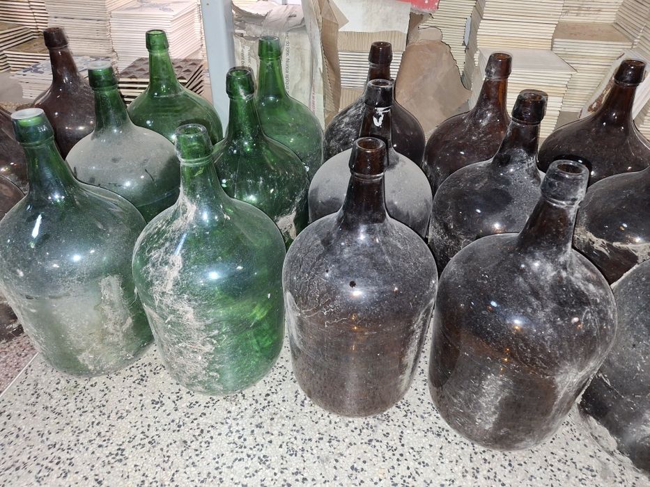 22 garrafões antigos