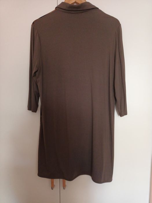 Vestido de malha suave, estilo camiseiro