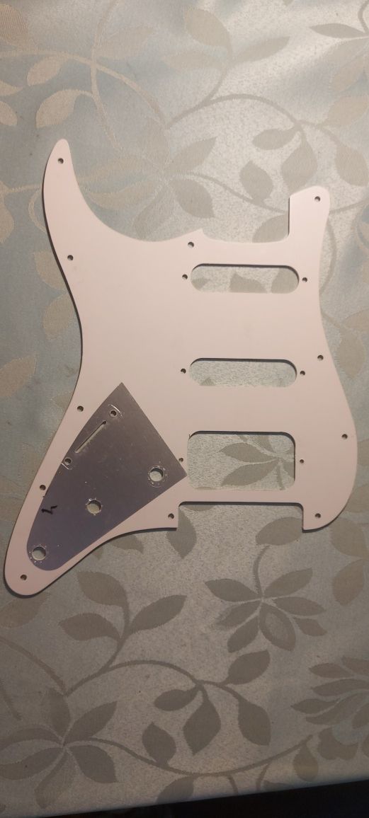 Pickguard (escudo) HSS para Stratocasters