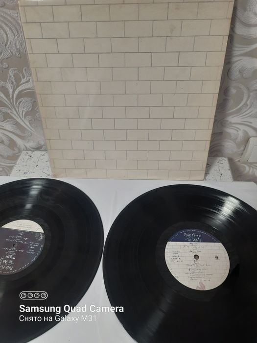 Pink Floyd LP The Wall UK A2 B2