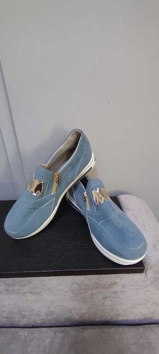 Продам мокасины женские новые.