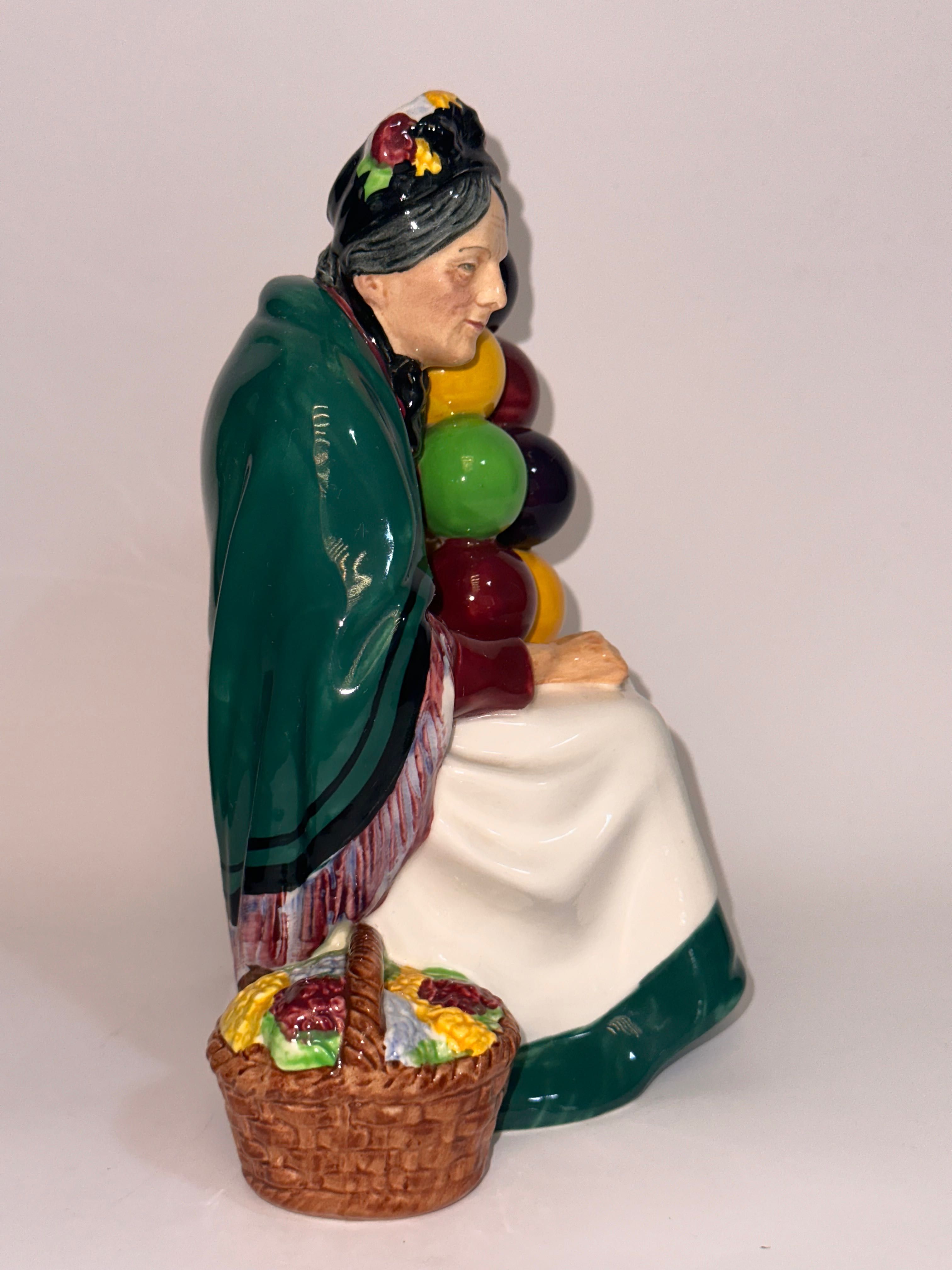 Figurka z porcelany Royal Doulton The old balloon seller