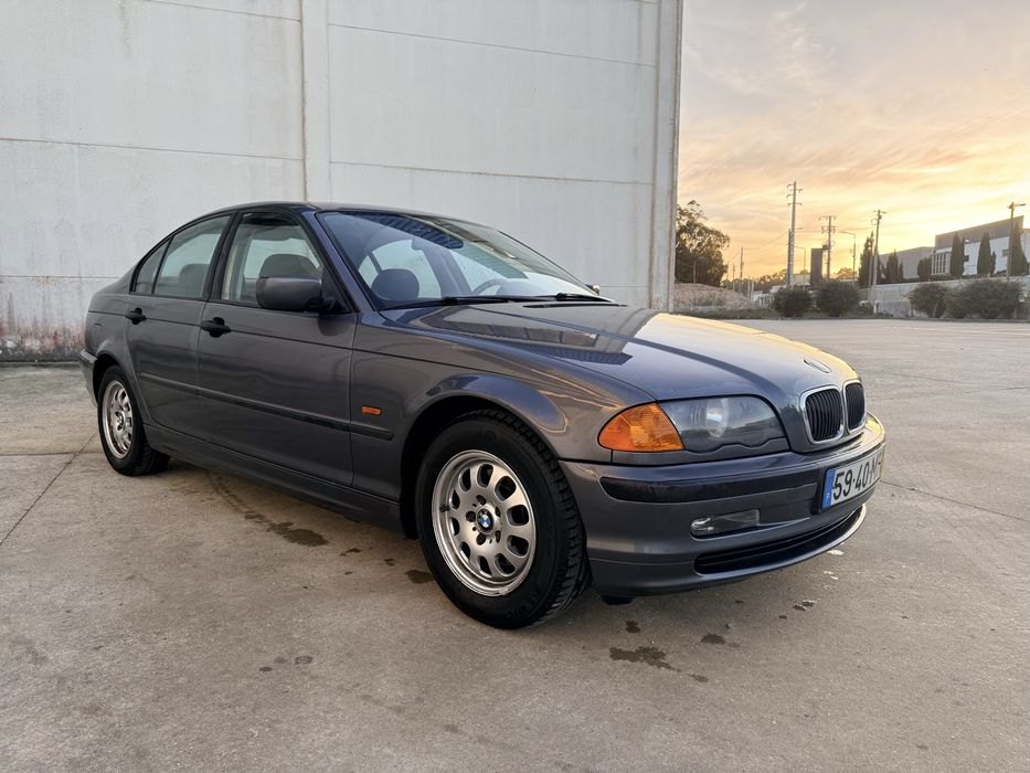 BMW 318i a Gasolina