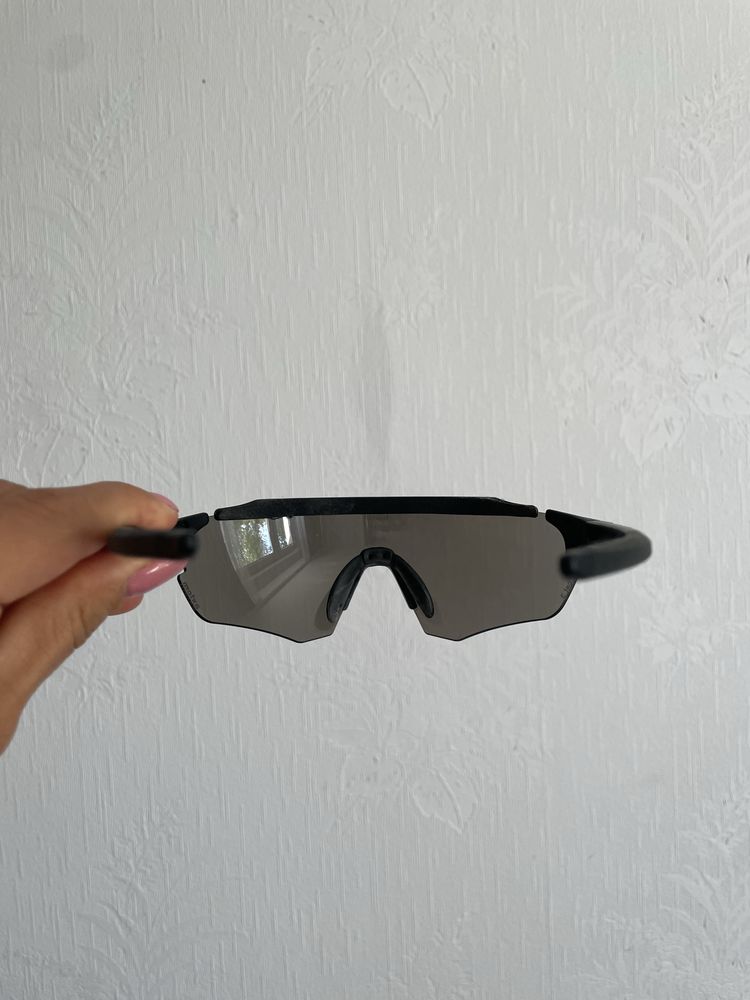Sportowe czarne okulary tripout