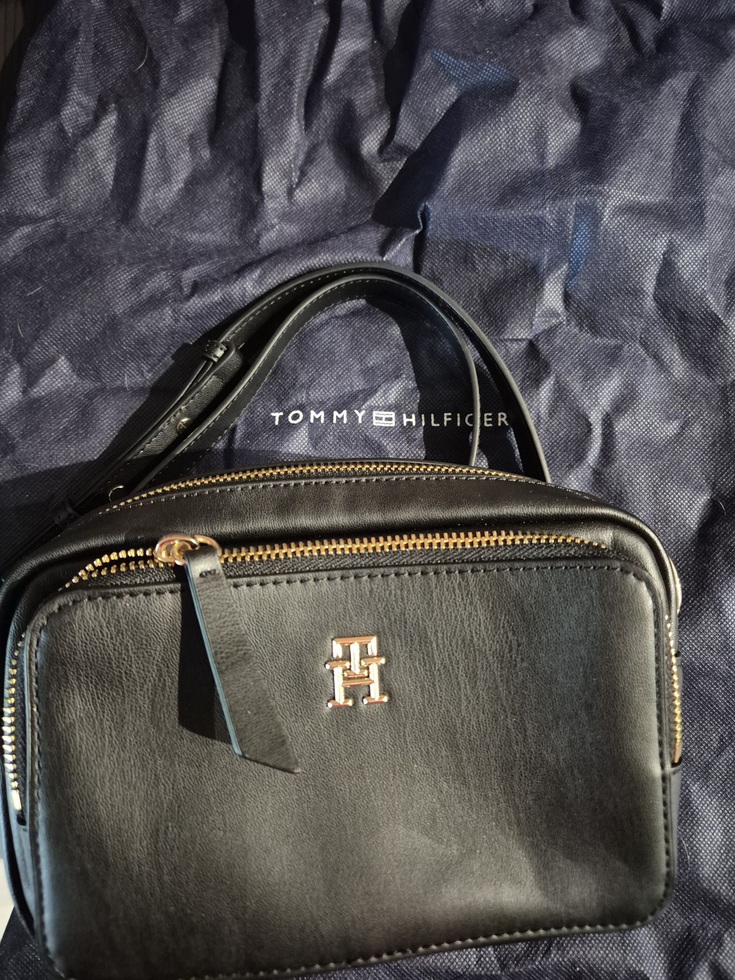Torebka listonoszka Tommy Hilfiger,  Nowa