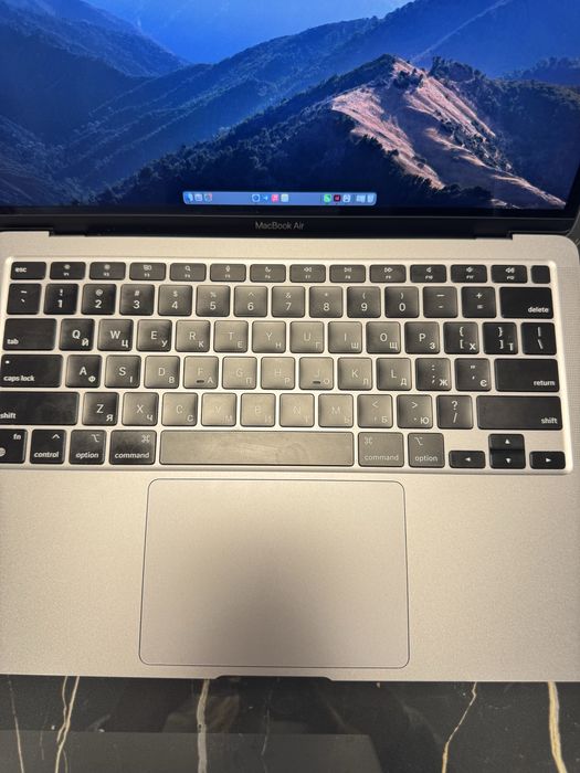 MacBook Air 13” з процесором M1, 8GB RAM і 256GB SSD