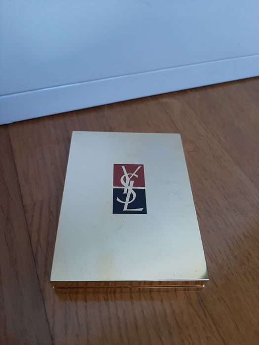 Sombras Lancôme e Yves Saint Laurent  (vários tons)