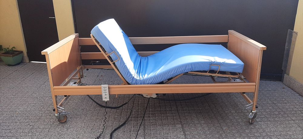 Cama articulada elétrica e elevatória hospitalar BURMMIER