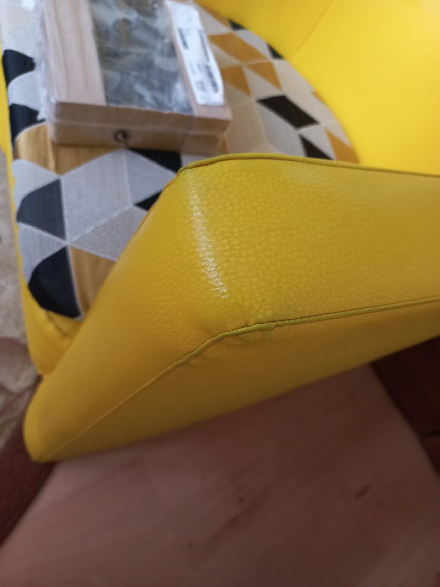 Fotel żółty z poduszką