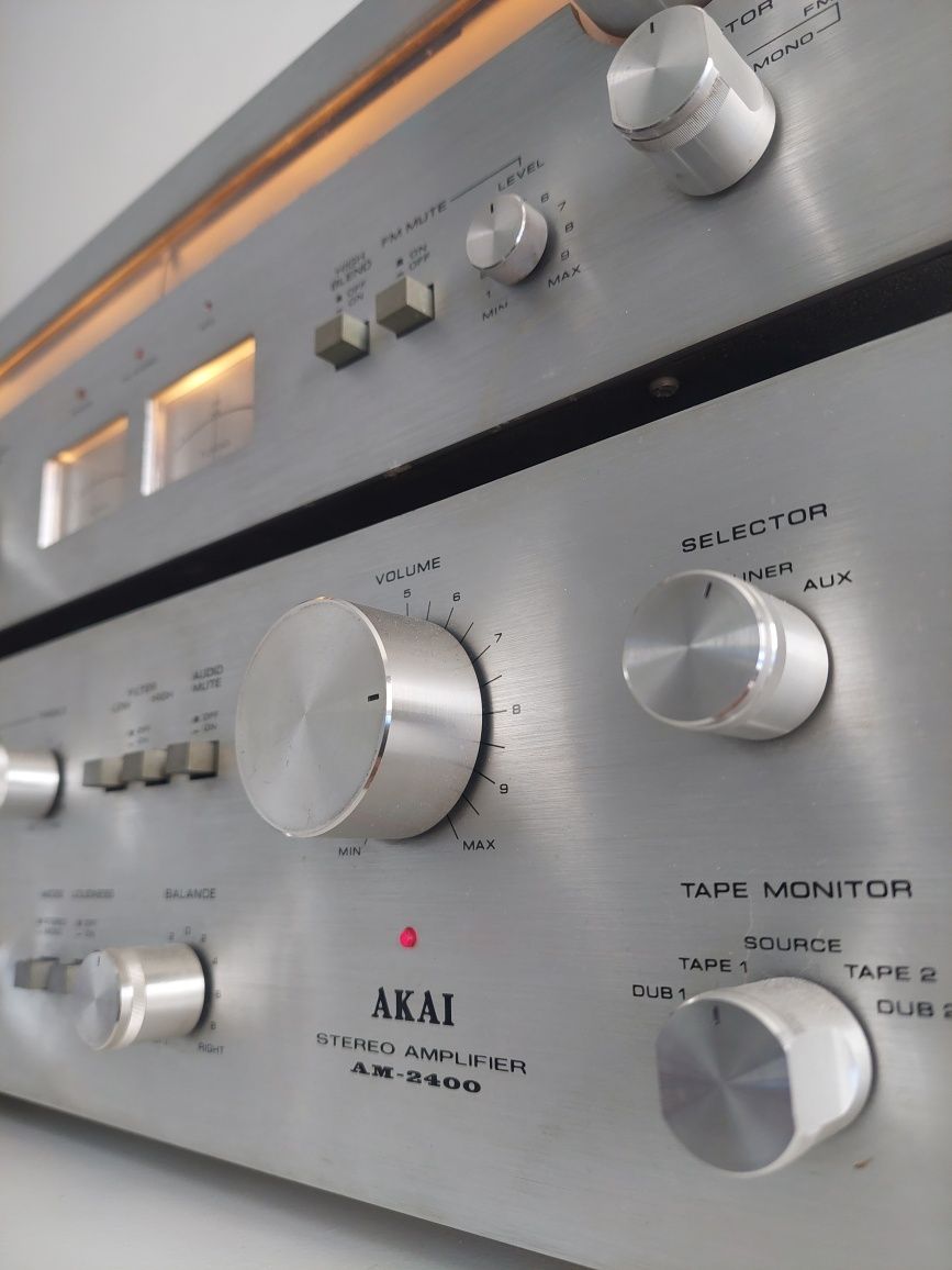 Akai AM-2400 e AT-2400