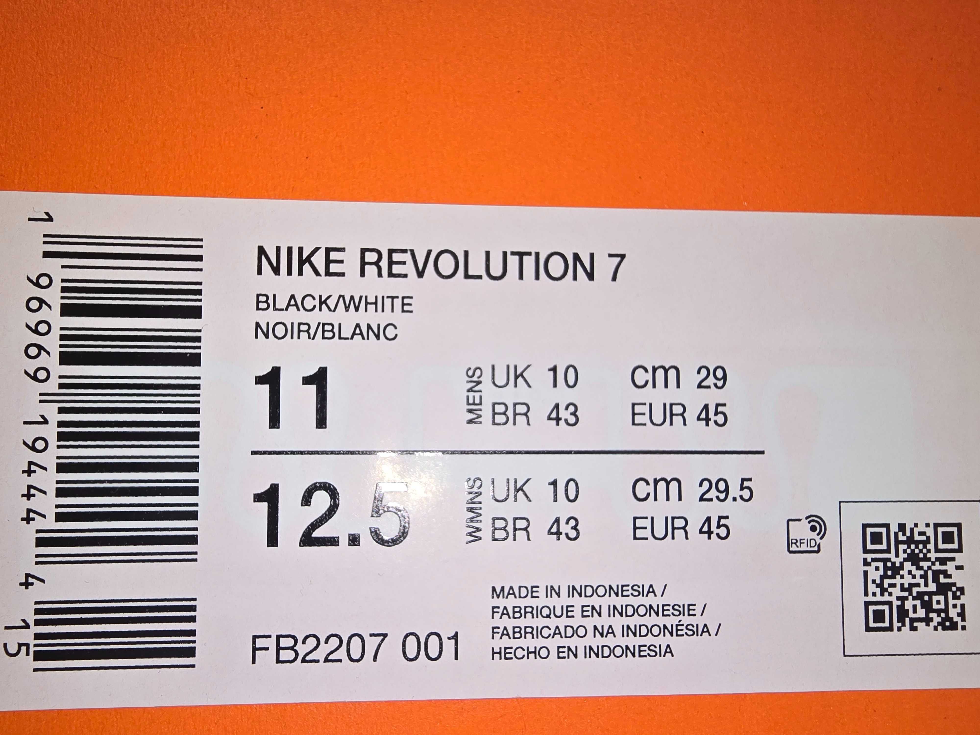 Buty Nike Revolution 7 Obuwie turystyczne Czarny/biały 45