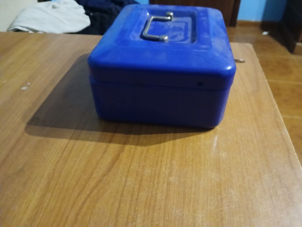 cofre portátil yale pequeno azul