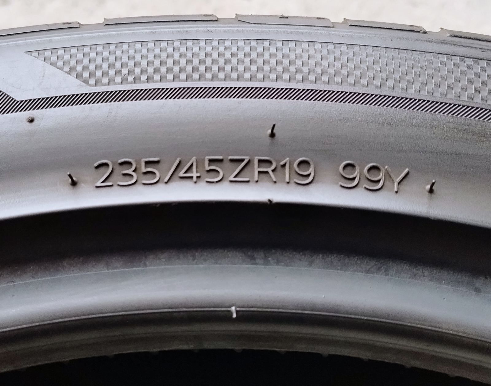 Шини б в літні R19 235/45 Hankook Ventus S1 Evo3