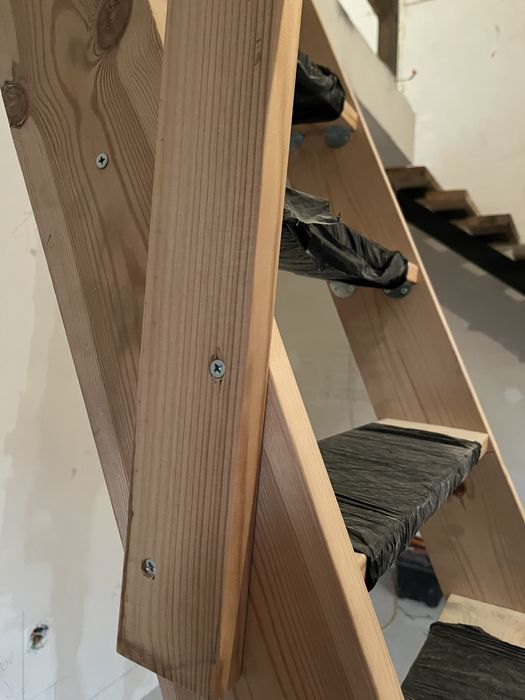 Solidne schody budowlane