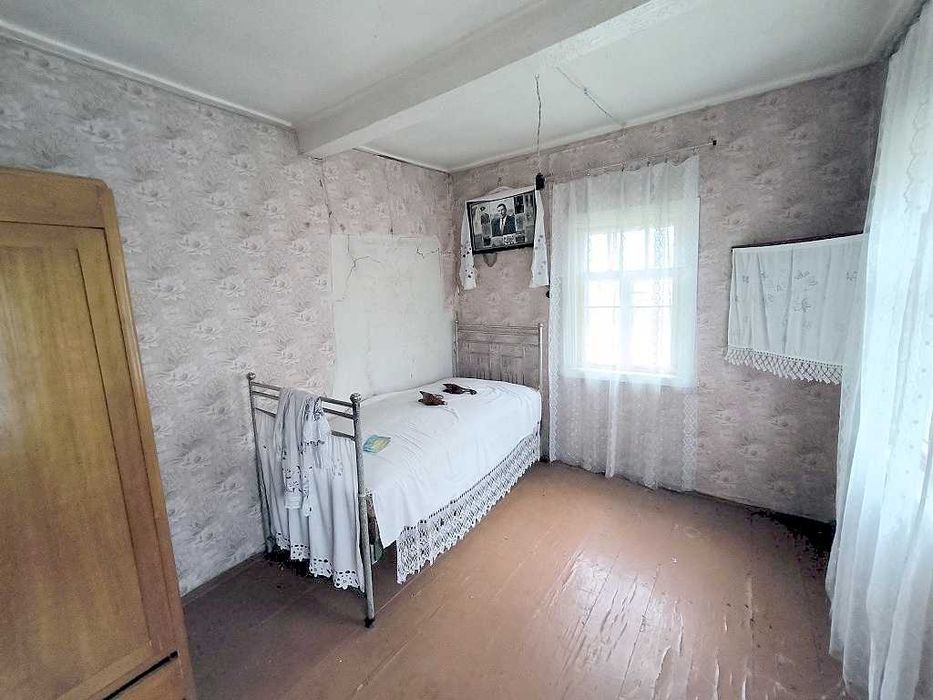 Продам будиночок неподалік є озера та ліс.Від Києва 25км.