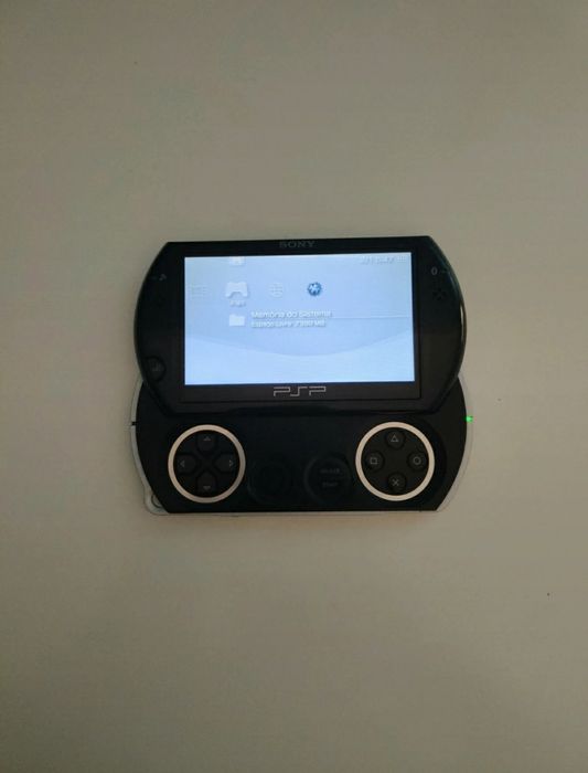PSP Go + carregador
