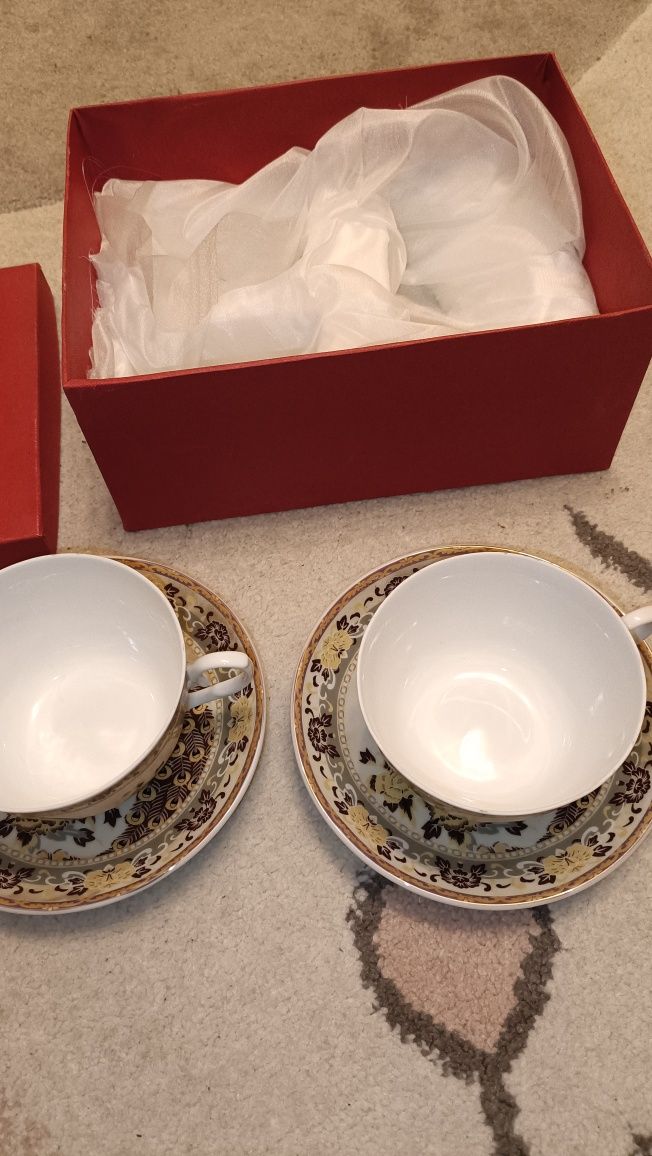 Dwie filiżanki z porcelany