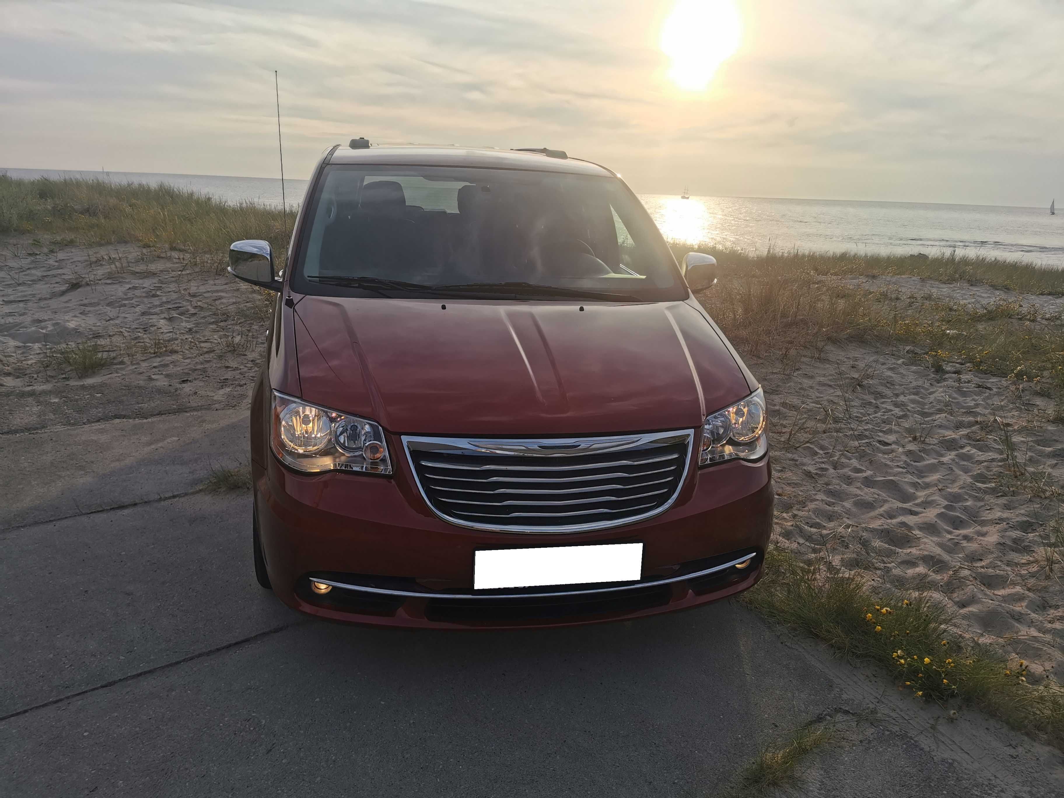 2014 Chrysler Town & Country bogata wersja rocznicowa