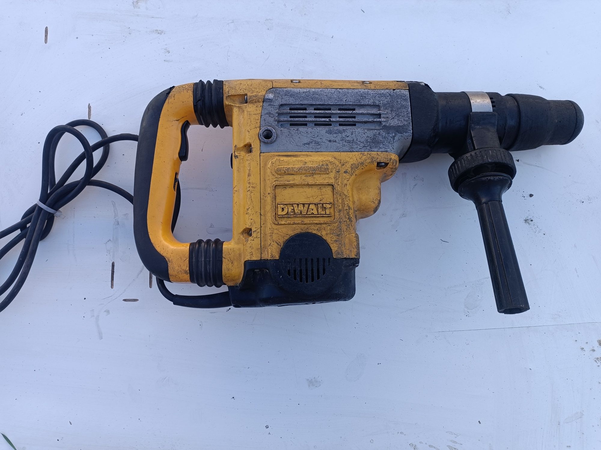 MŁOT wyburzeniowy DEWALT D25701-QS  do kucia wiercenia