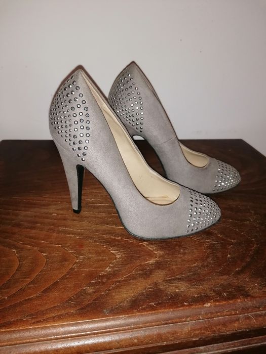 Sapatos de cerimónia nunca usados