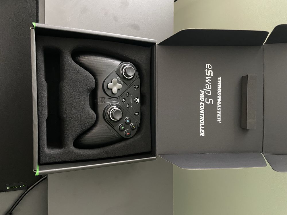 kontroler Thrustmaster eSwap S Pro Controller.
