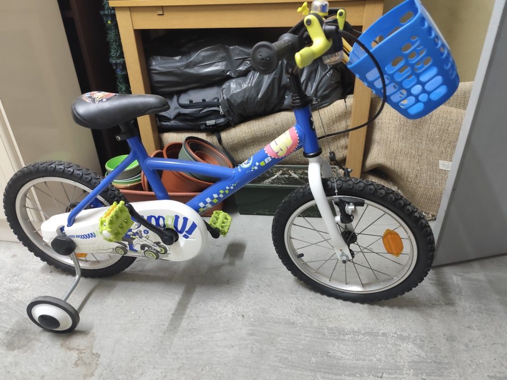 Bicicleta azul roda 12 com cestinho