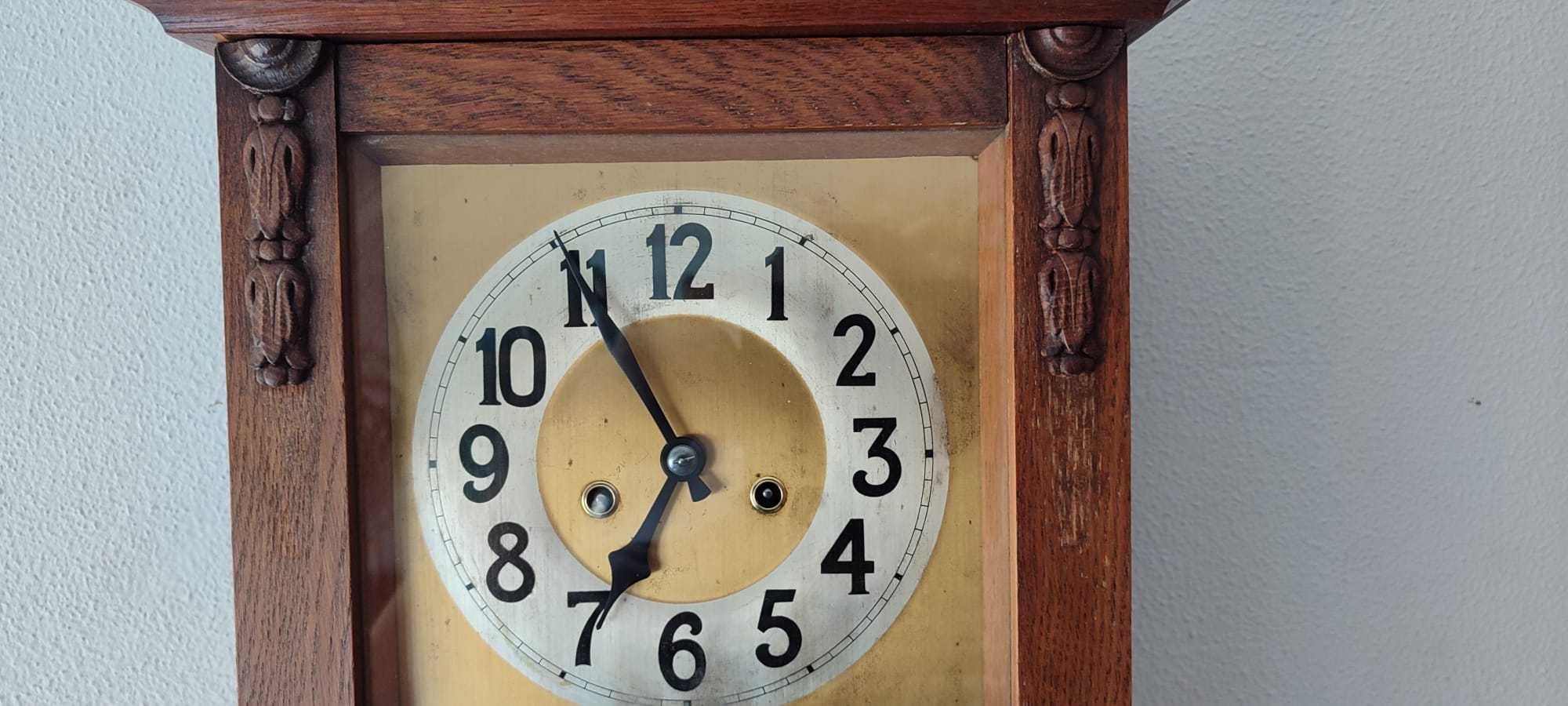 398 Zegar wiszący mechaniczny HAU - antyk