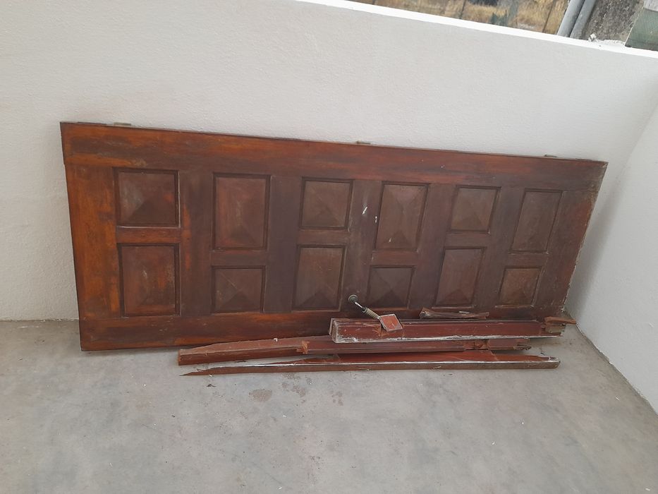 Porta exterior em madeira
