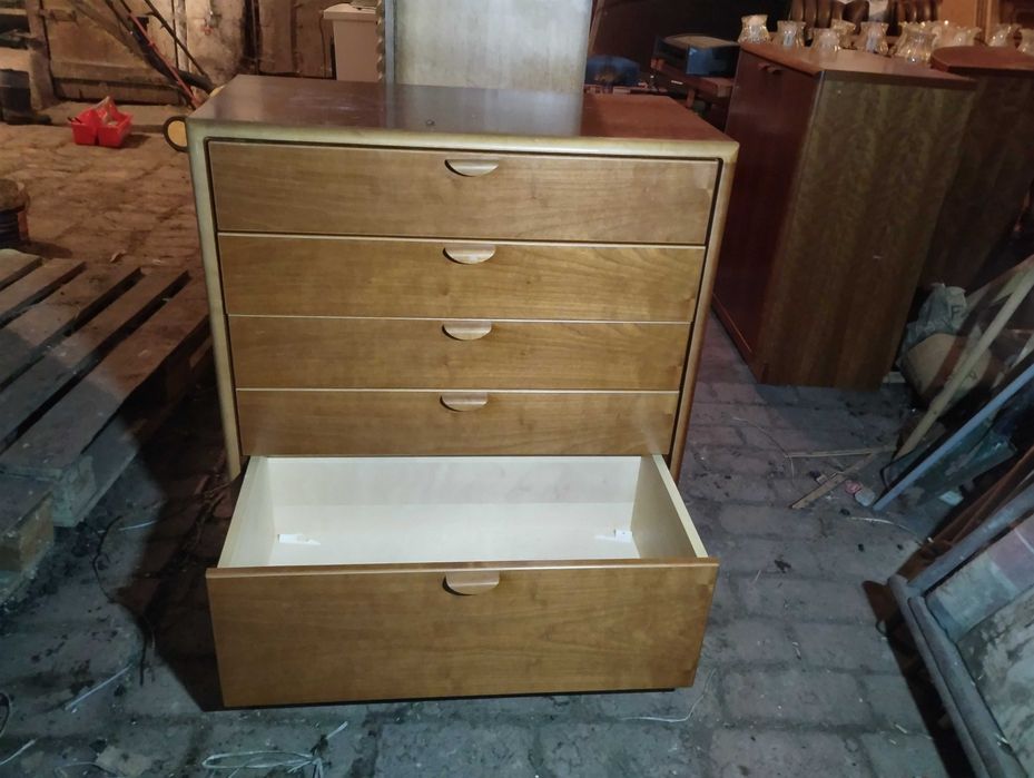 Piękne drewniane komody