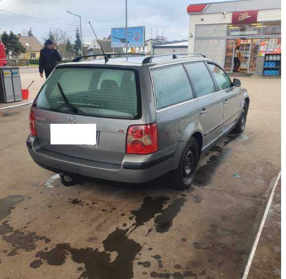 Volkswagen Passat B5 FL zderzak kompletny kod lakieru LD7W