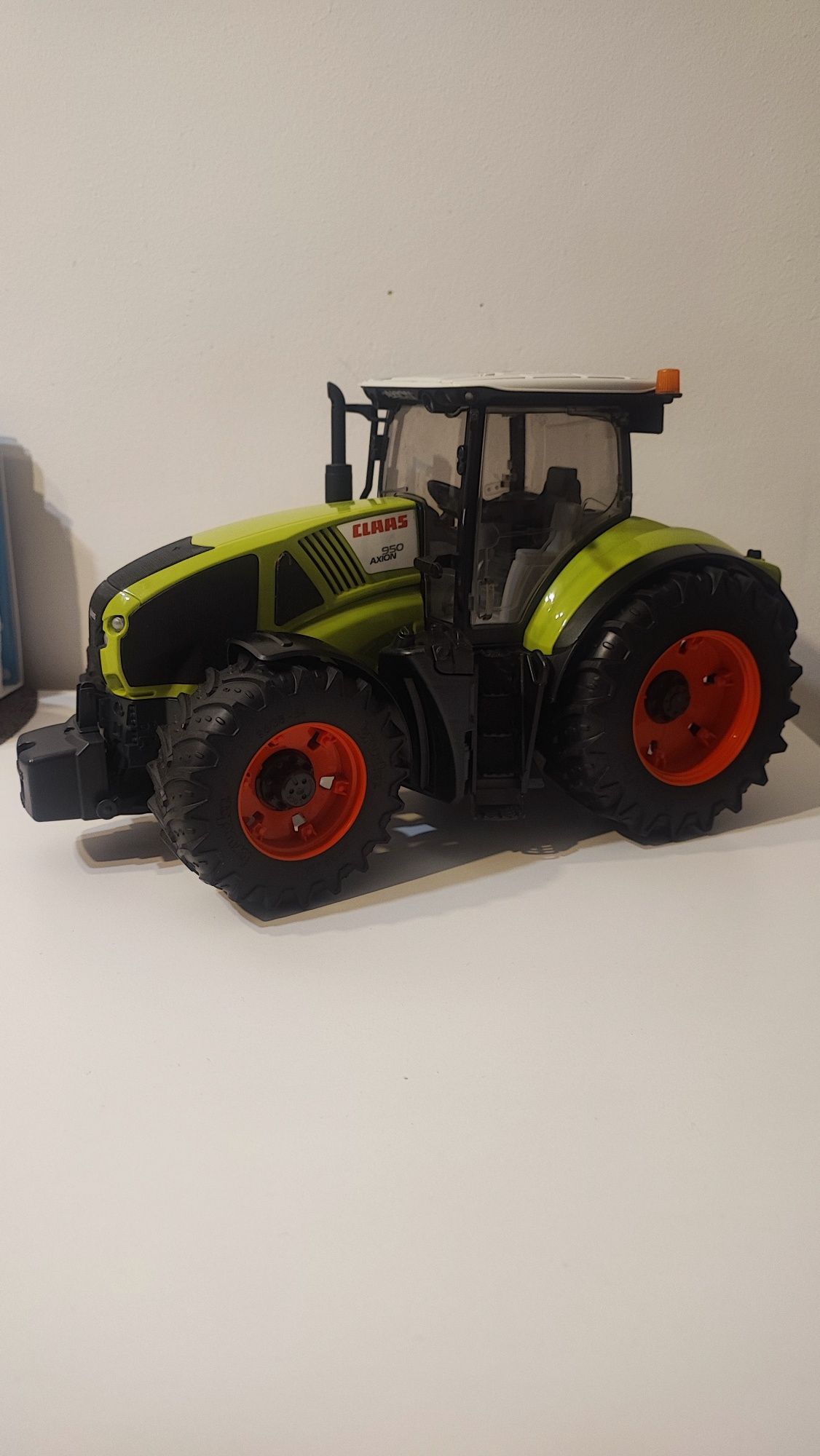 Bruder Claas Axion 950, model 2367