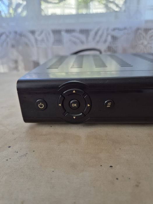 Продам тюнер для спутнікого телебачення в комплекті.