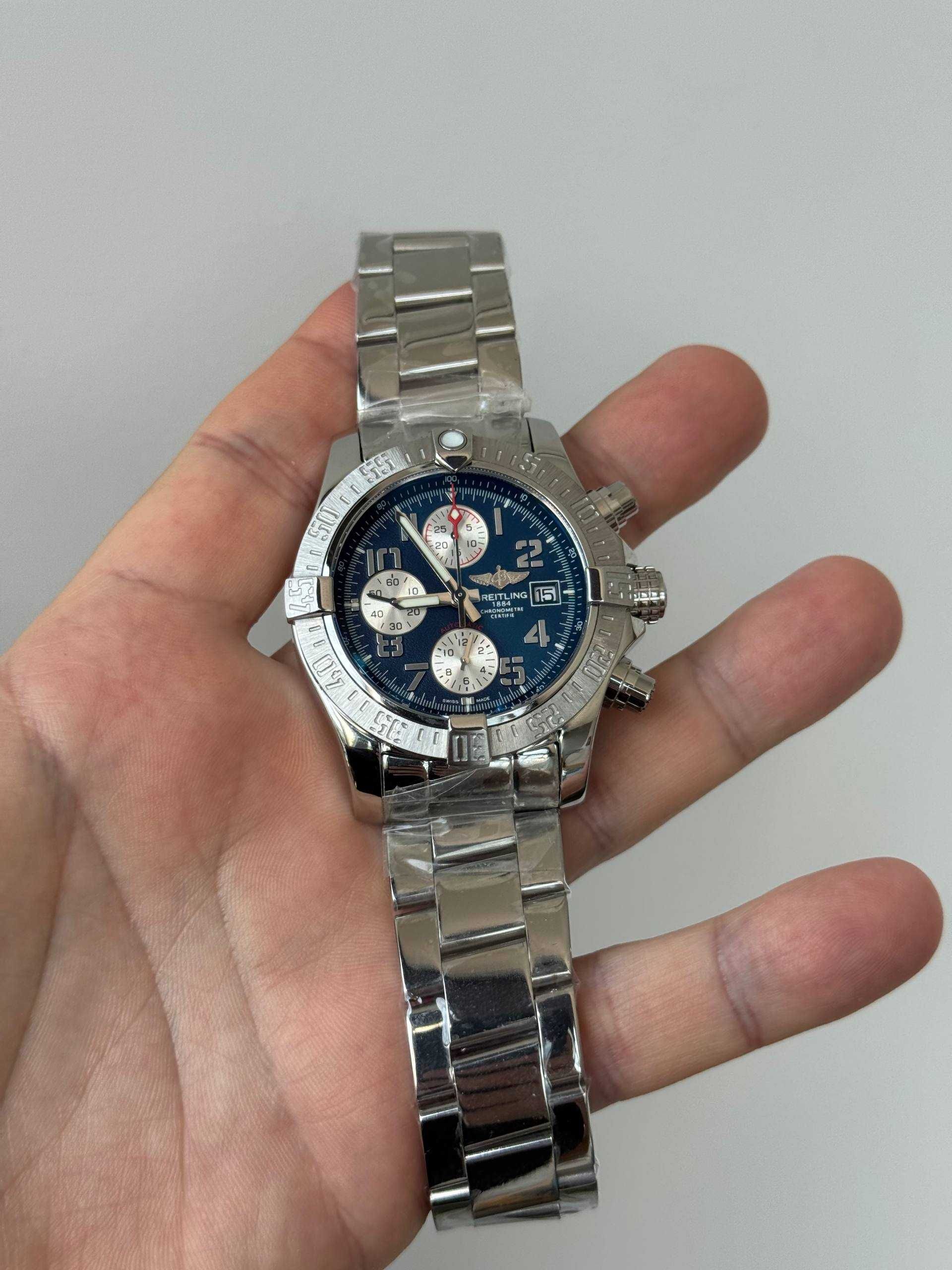 Breitling Avenger II Chronograph A13381