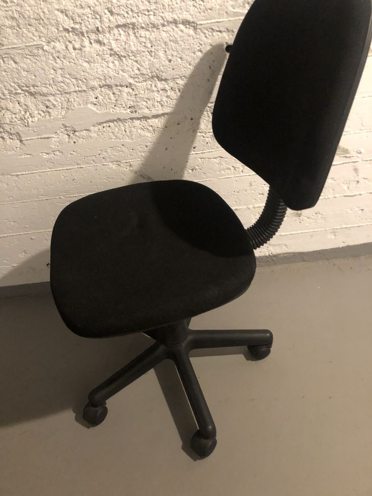 Krzeslo czarne do biurka