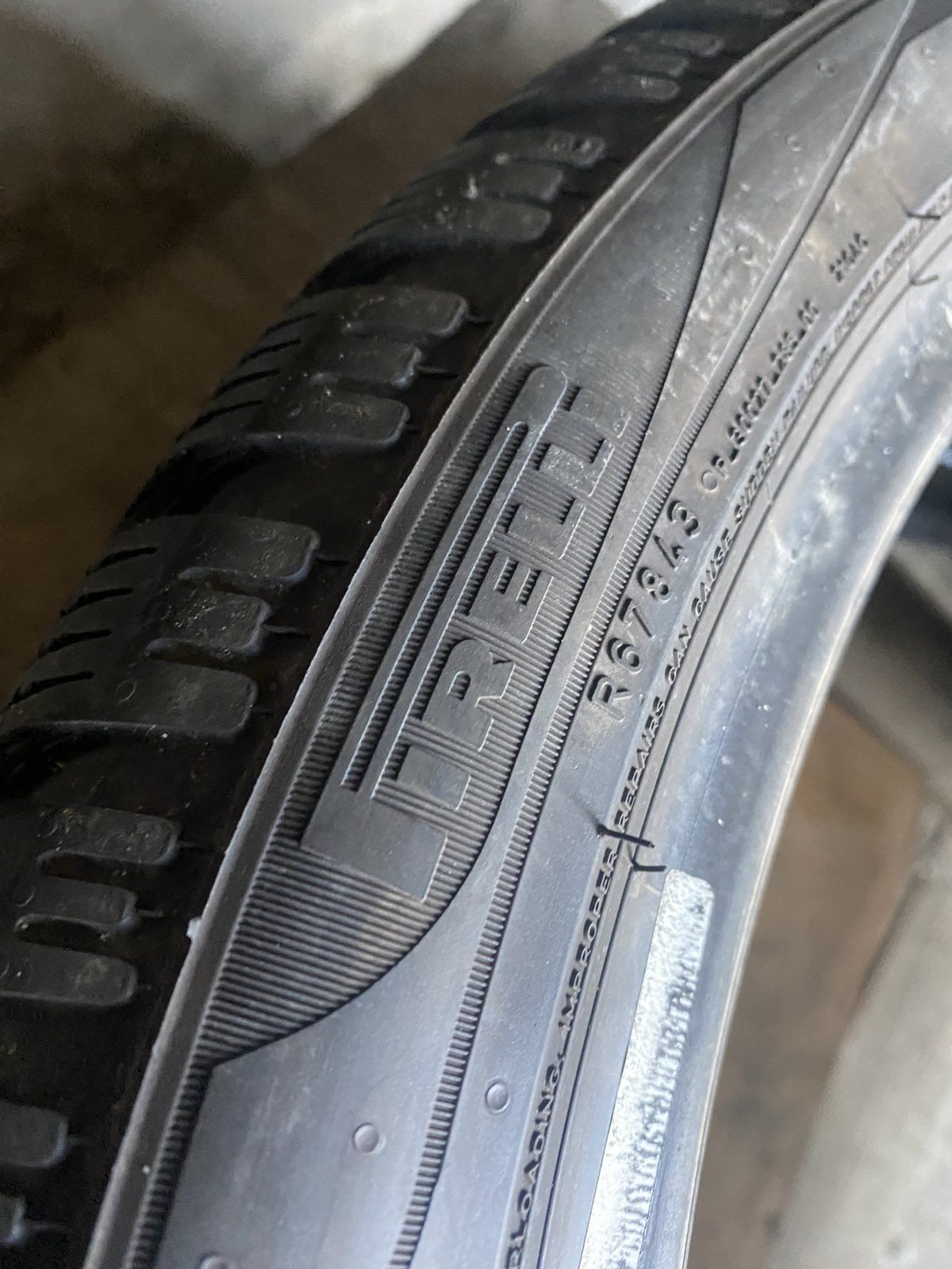 225.40.18 Pirelli 1шт зима БУ склад шины резина из Европы 40 R18