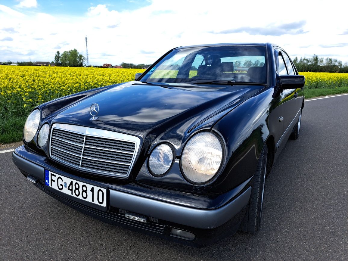 Mercedes E klassa 2.2 zwykly Diesel 95 km Automat Zadbany