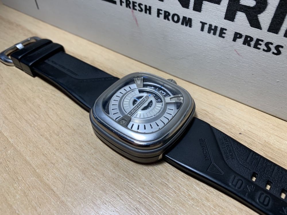 Sevenfriday m1-01 продам или обменяю часы