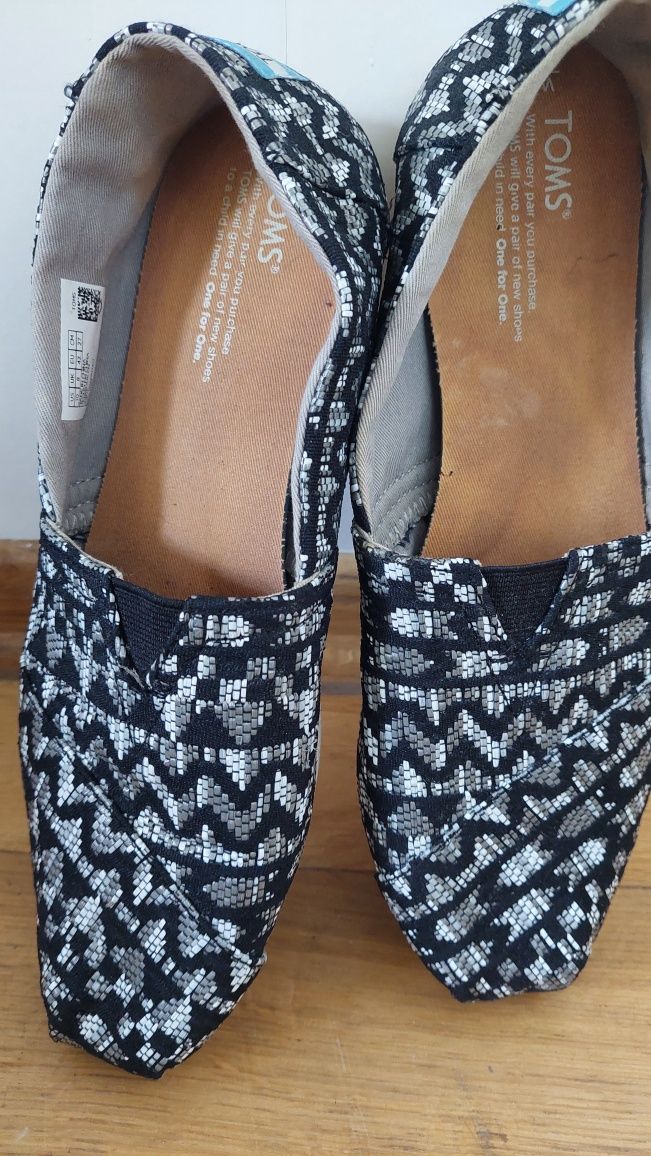 Espadryle Toms r.42 w10 wygodne lekkie na lato baleriny wzor