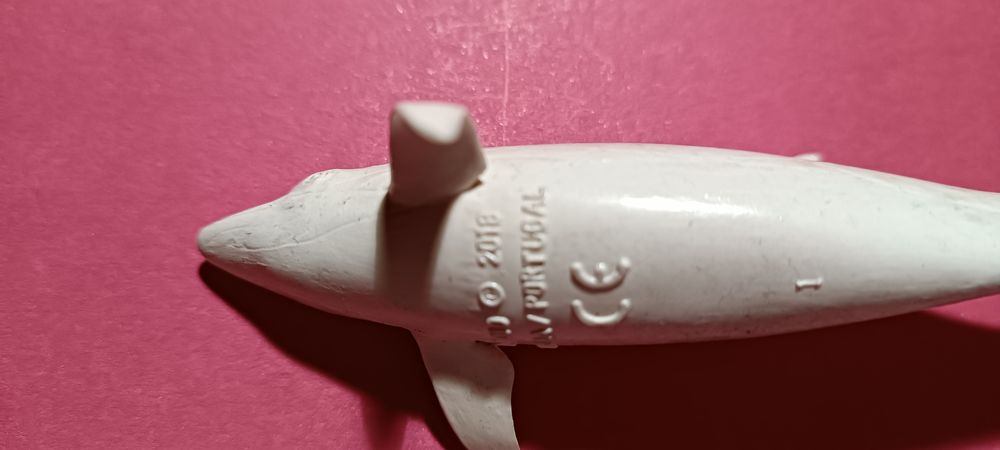 Antigo golfinho da marca Mojo de 2018