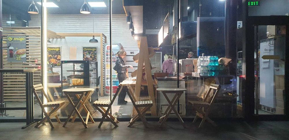 Набор раскладной деревянной мебели (стол круг +2стула )для кафе ,дома