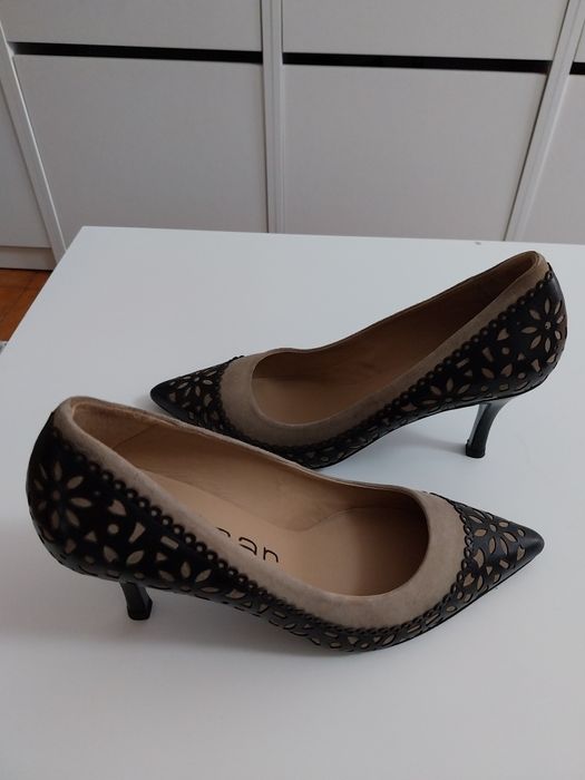 Sapatos de Salto Alto Tam. 38 Helsar em Pele e Camurça.
