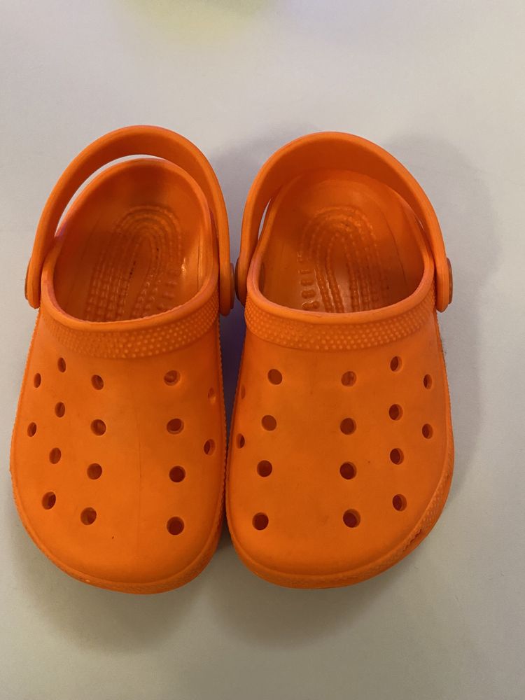 Crocs Chicco, laranja, tamanho 23, em bom estado