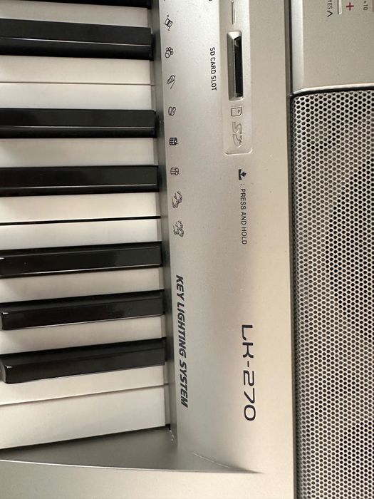 Синтезатор Casio LK-270