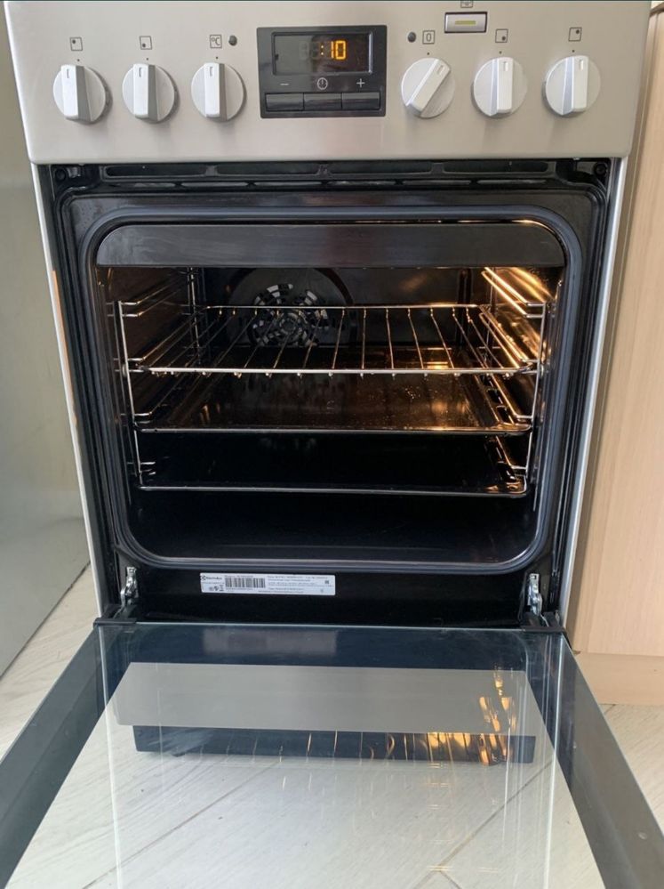 Продам Елетро Плиту Electrolux LKI564201X.Склокераміка.доставка