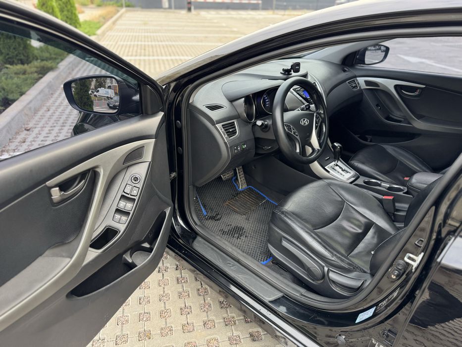 Hyundai Elantra Офіційна Максимальна в гарному стані