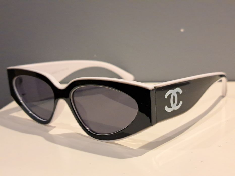 CHANEL damskie czarne nowe okulary przeciwsłoneczne logo białe