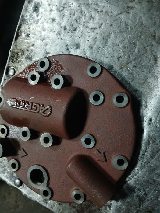 Dekiel pompy podnosnika c-360 pod tura