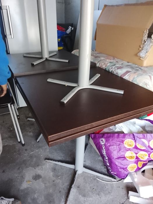 mesas e cadeiras de cafetaria